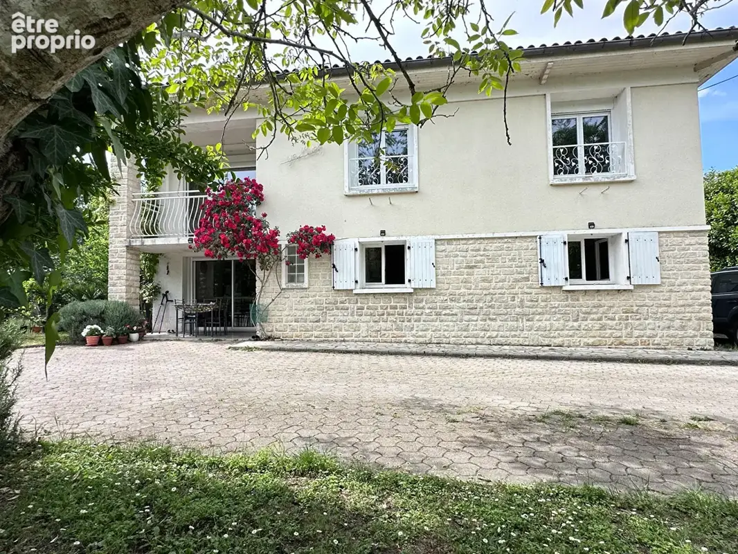 Charmante Maison Familiale avec Jardin à Roullet-Saint-Estèphe - photo 3