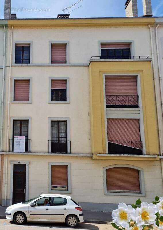 Appartement à CHARMES