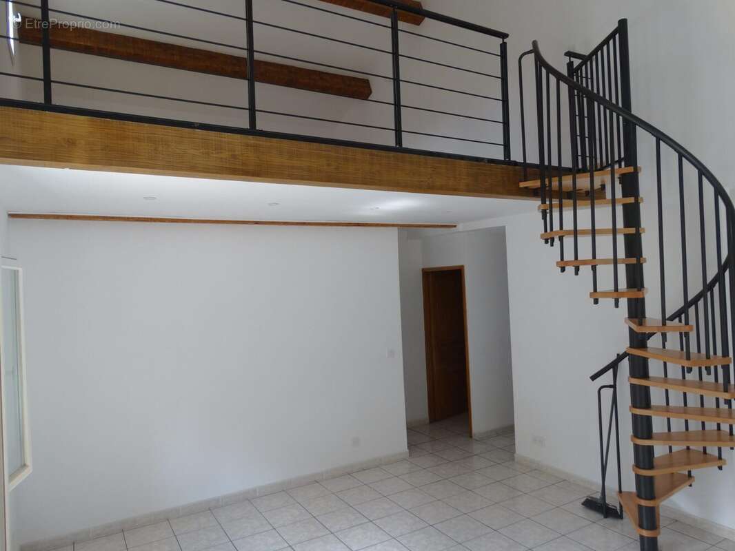 séjour avec acces mézzanine - Maison à SISCO