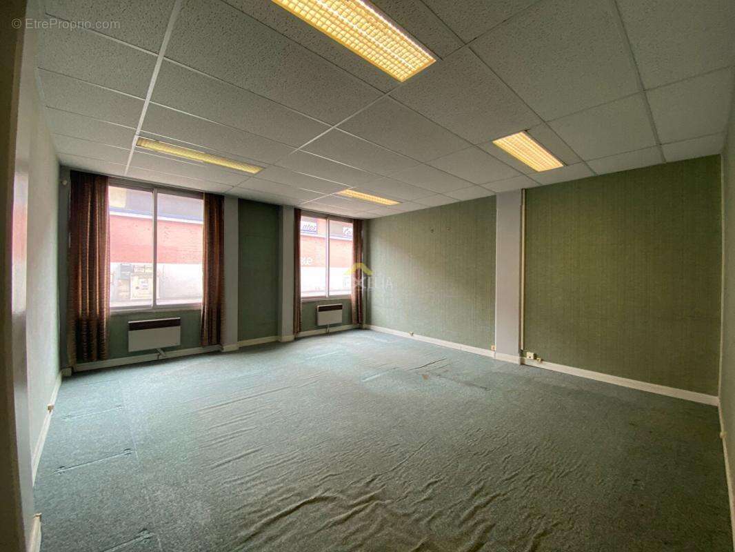 Commerce à MANTES-LA-VILLE