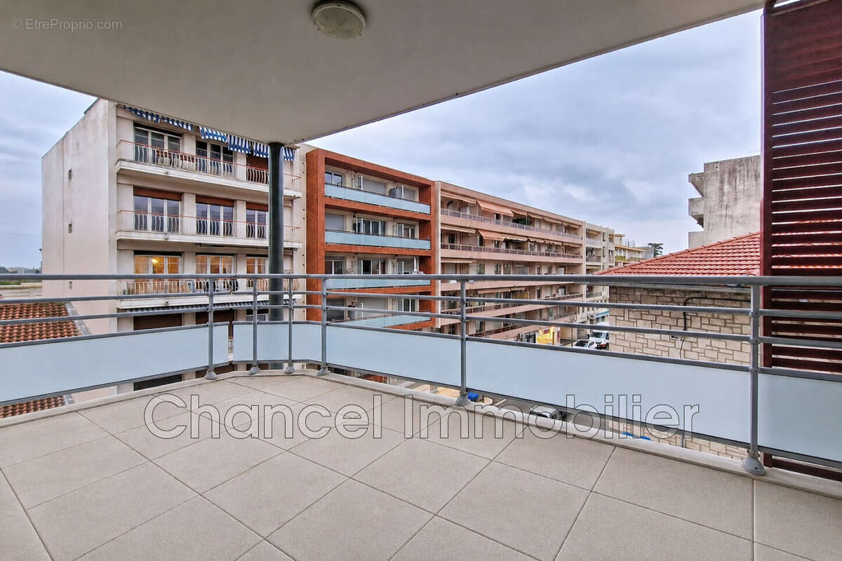 Appartement à SAINT-LAURENT-DU-VAR