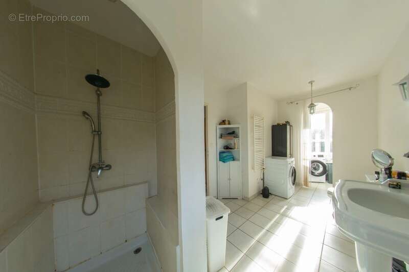 Pardailhan – maison familiale – 5 pièces – piscine – véranda – terrain clos 4973m² – panneaux solaires – calme – climatisation – - photo 11