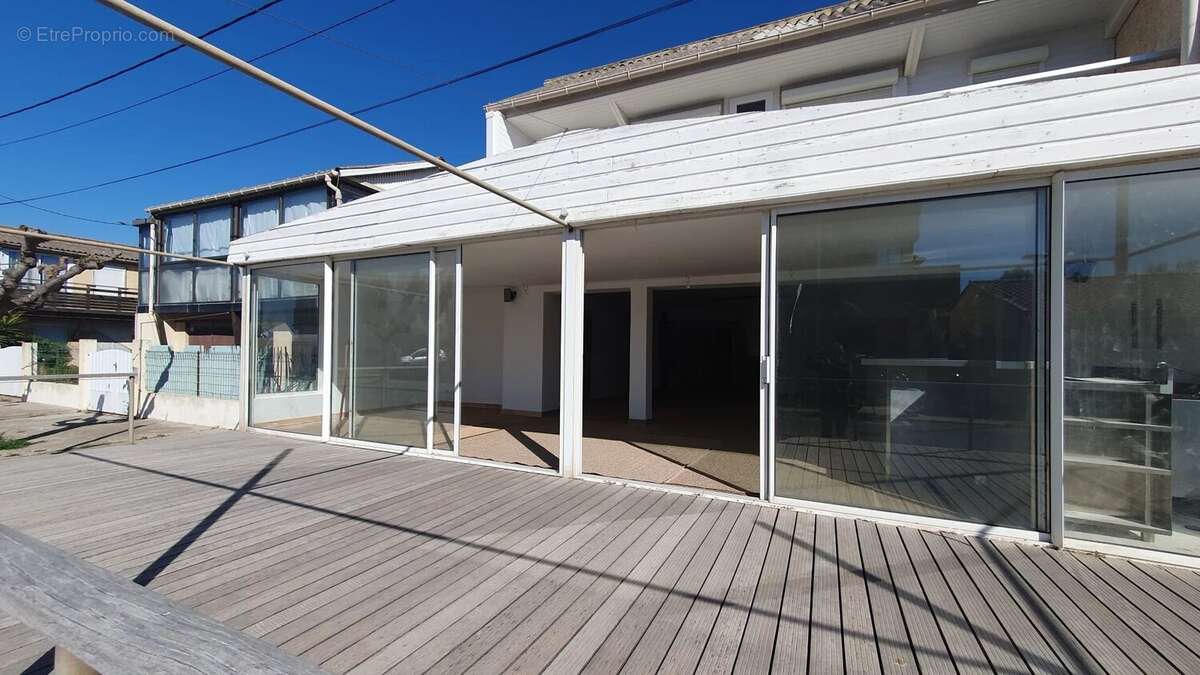 Commerce à GRUISSAN