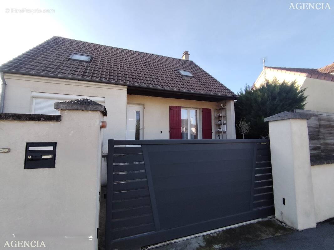 Maison à PONTAULT-COMBAULT