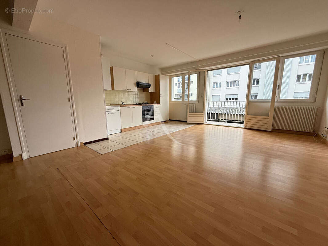Centre ville Appartement T2 duplex et 2 balcons - photo 2