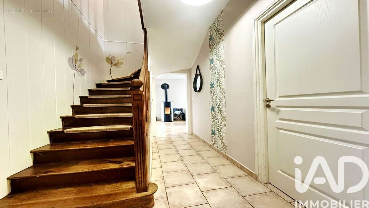Maison 122 m² à Vienne-Le-Chateau  - photo 3