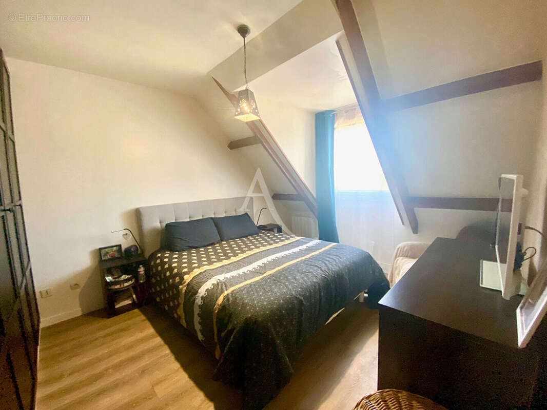 Maison à LA CHAPELLE-SAINT-MESMIN