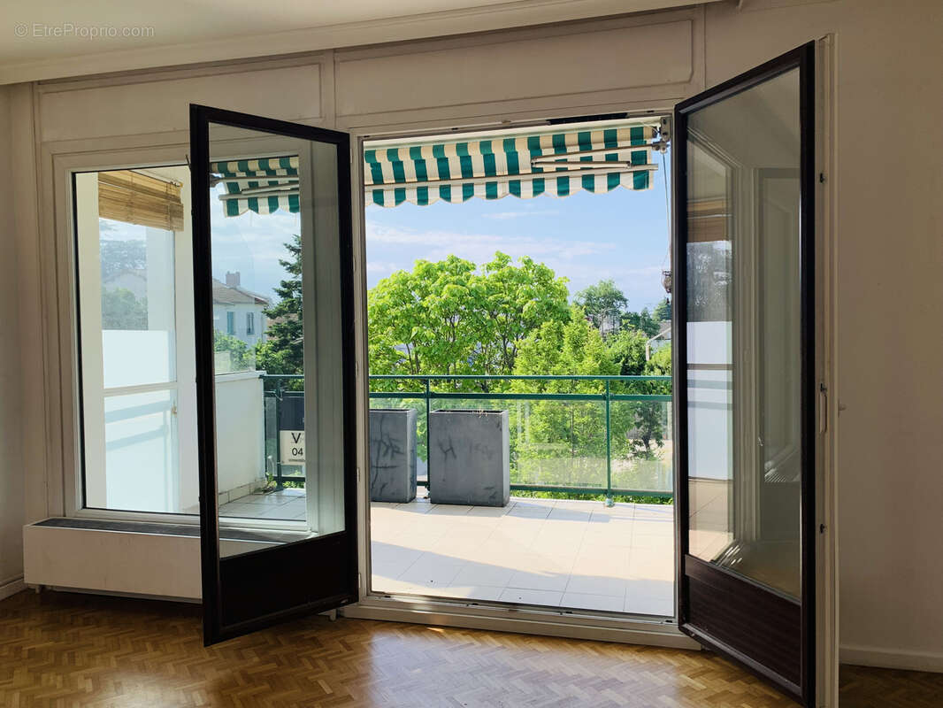 Appartement à CHARBONNIERES-LES-BAINS