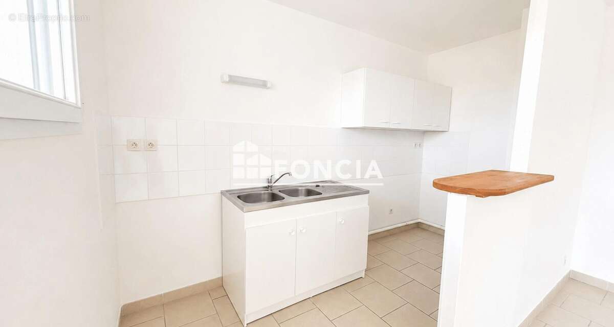 Appartement récent avec terrasse –  Place de parking et cave - photo 3