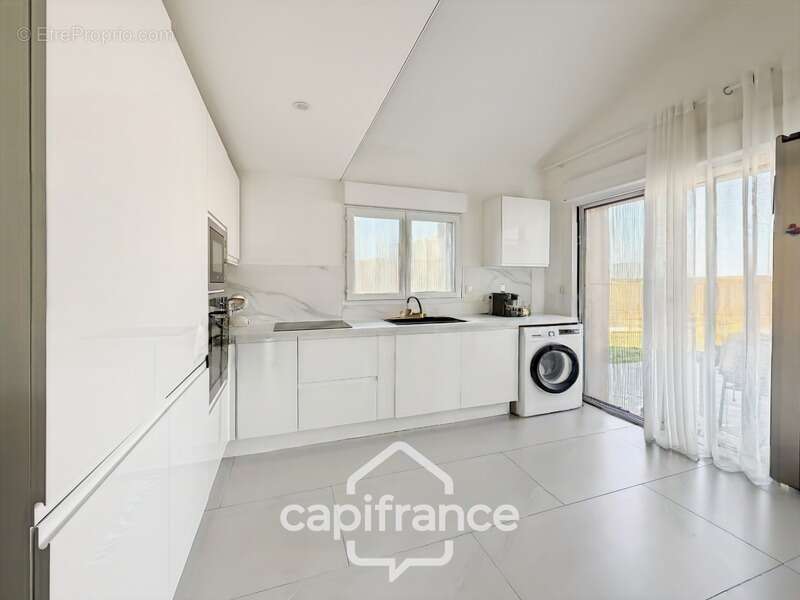 Maison plain-pied de 65,4m² à vendre à BEAUSEMBLANT (26) - photo 3