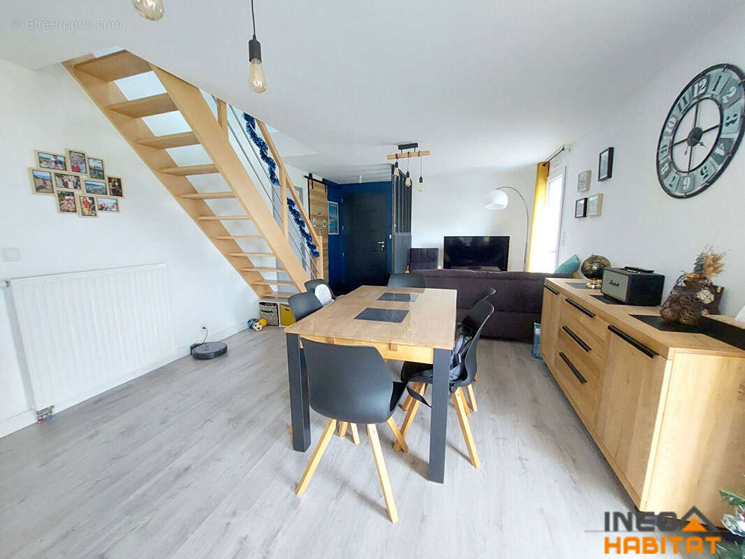 Maison à MEZIERES-SUR-COUESNON