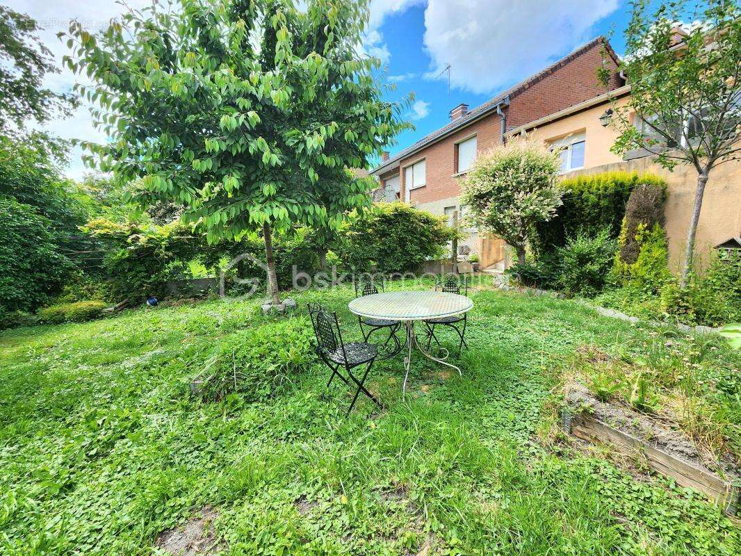 Maison individuelle, 3 grandes chambres, jardin, local commercial récent, sous-sol - photo 9