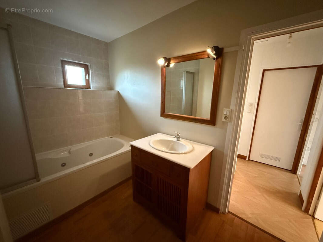 Maison à LES BORDES