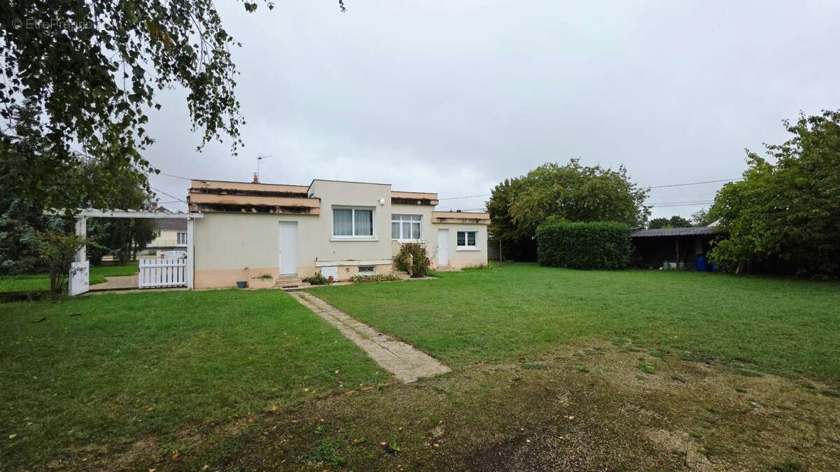 Maison à MEHUN-SUR-YEVRE