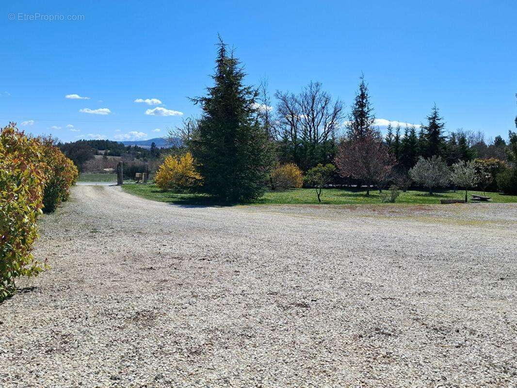 Belle villa 124 m² avec garage sur un terrain de 3600 m² - aurel 84390  399000 - photo 17
