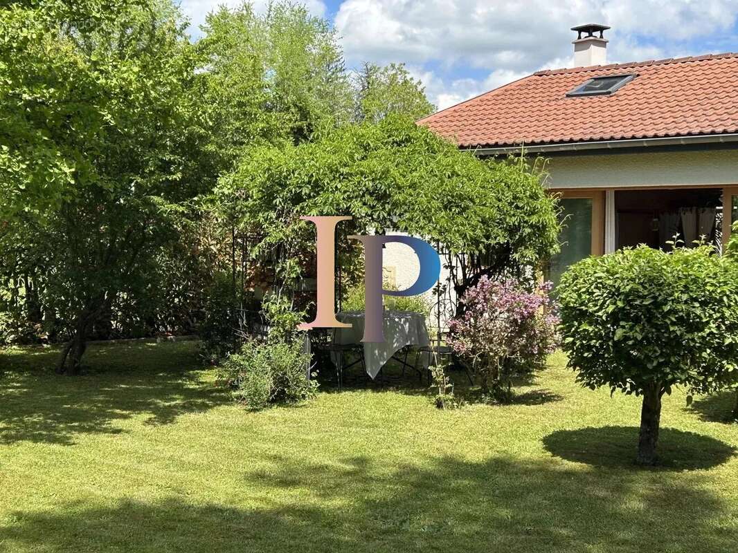 Maison à LA CLAYETTE