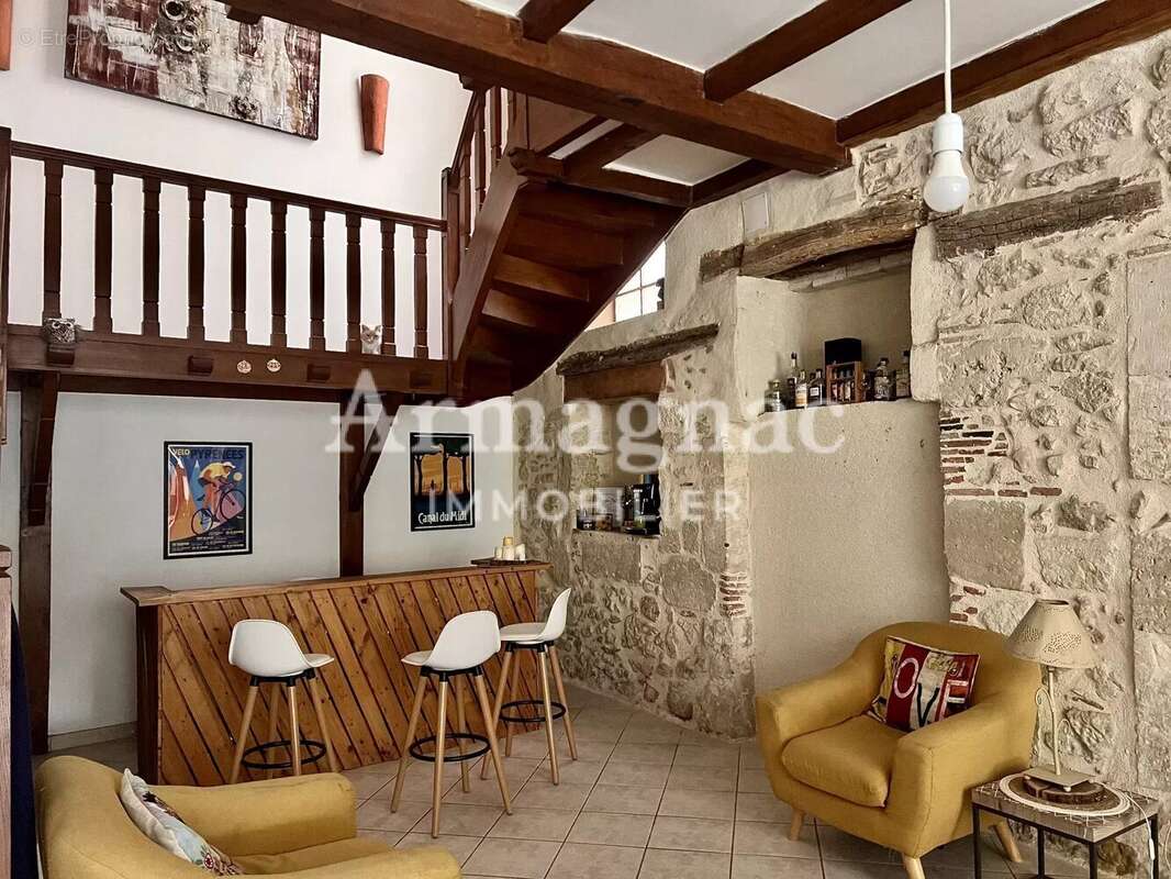 Maison à VIC-FEZENSAC