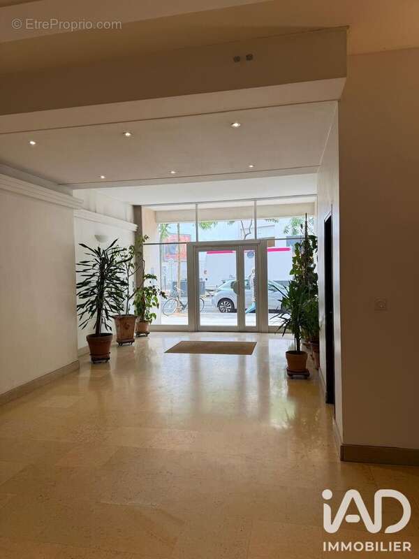 Appartement 52 m² à Paris-15e  - photo 9