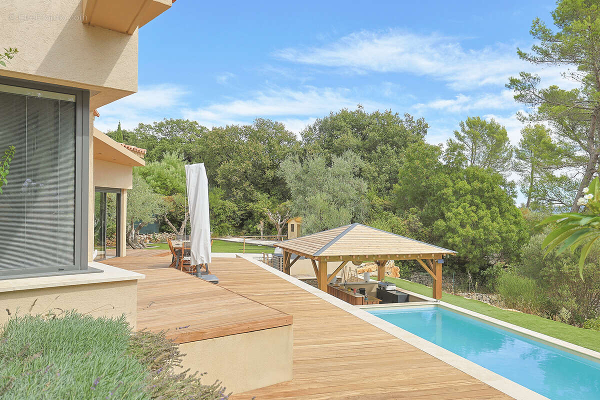 Maison à SOLLIES-VILLE