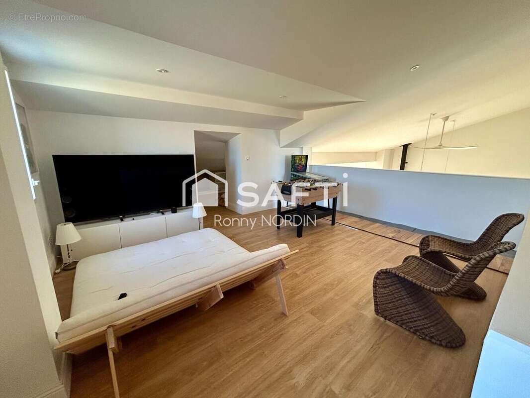 Maison 180 m² à Saint-Emilion  - photo 8