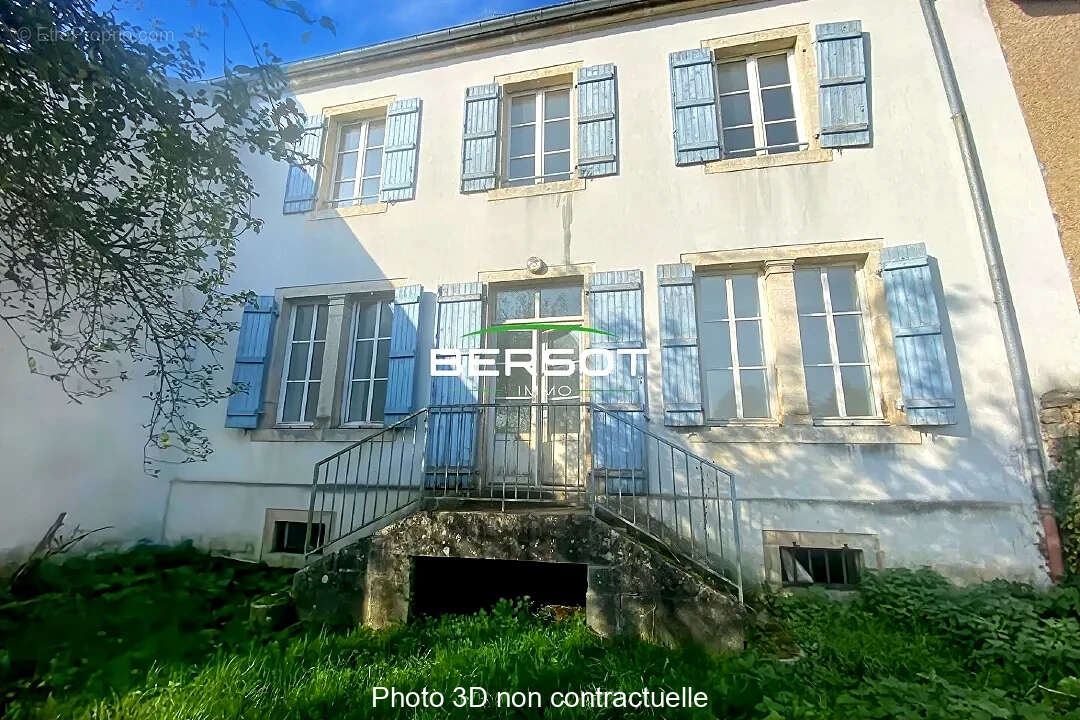 Maison à COMBEAUFONTAINE