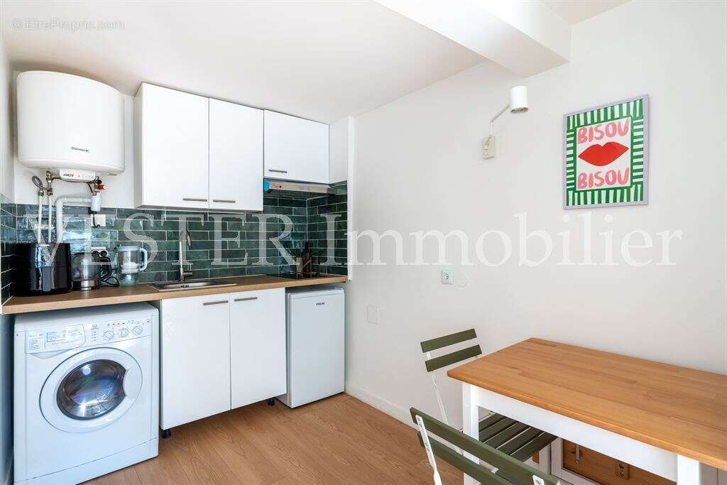 ABBESSES - Très beau studio de 20m² au calme refait en 2020 - photo 3