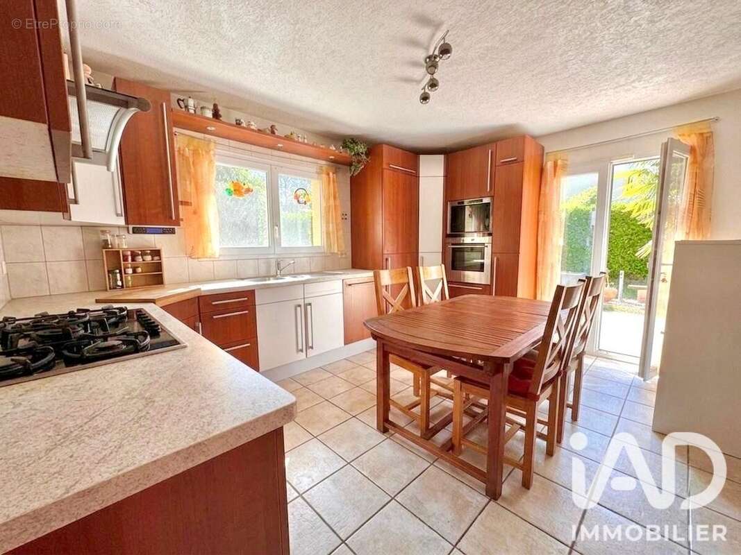 Maison 243 m² à Archamps  - photo 9