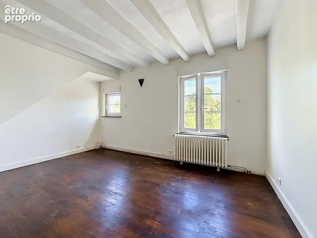 SAINT-ANTOINE-DU-ROCHER – Maison de caractère en tuffeau avec piscine - photo 10