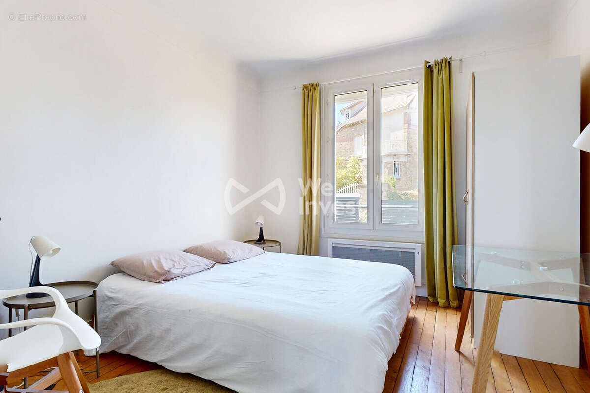 Maison à MARNES-LA-COQUETTE