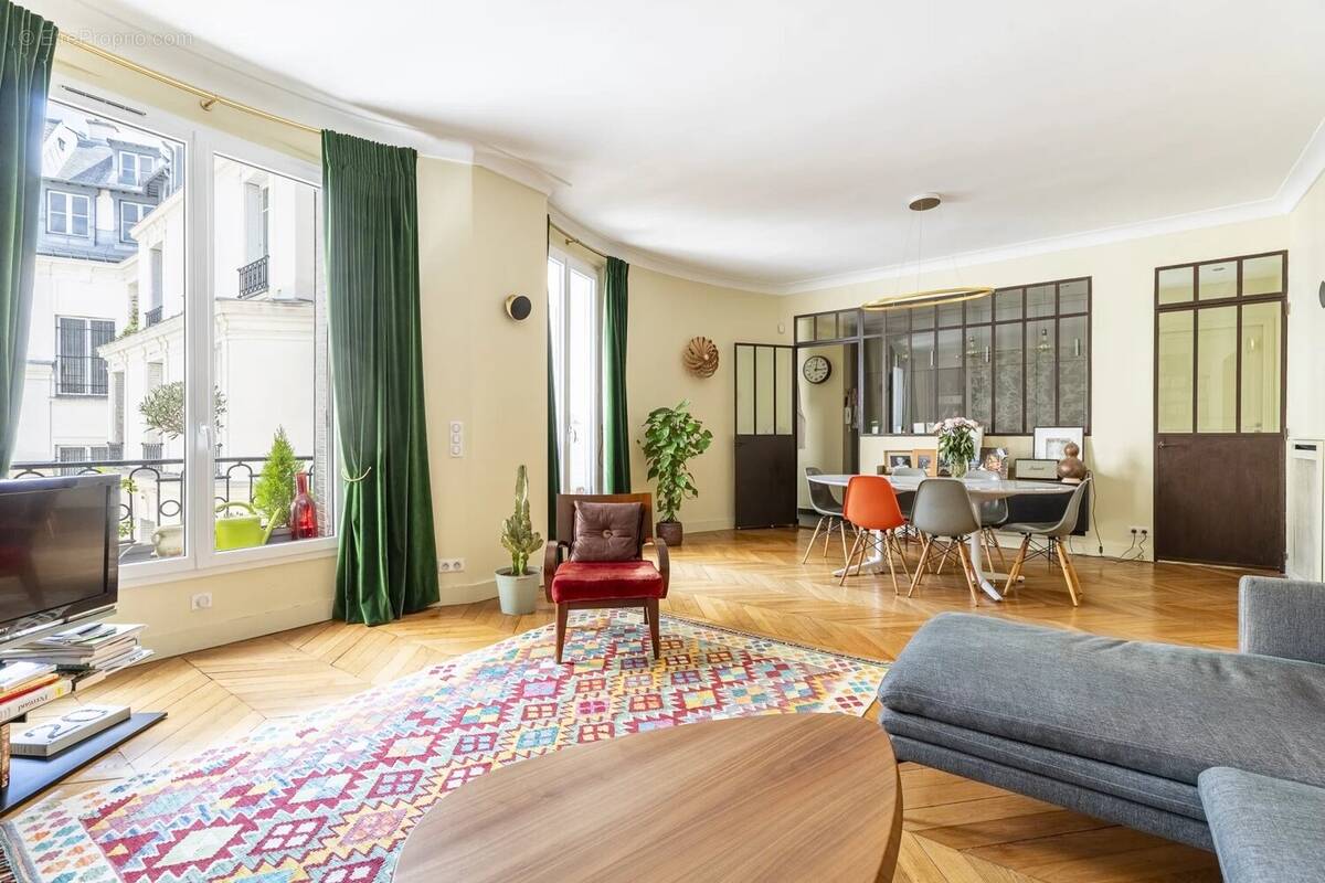 Appartement à PARIS-17E