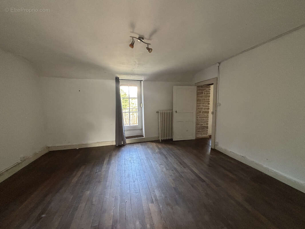 Maison à SAINTE-COLOMBE-SUR-SEINE