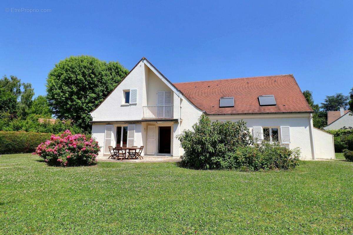 Maison à SAINT-NOM-LA-BRETECHE