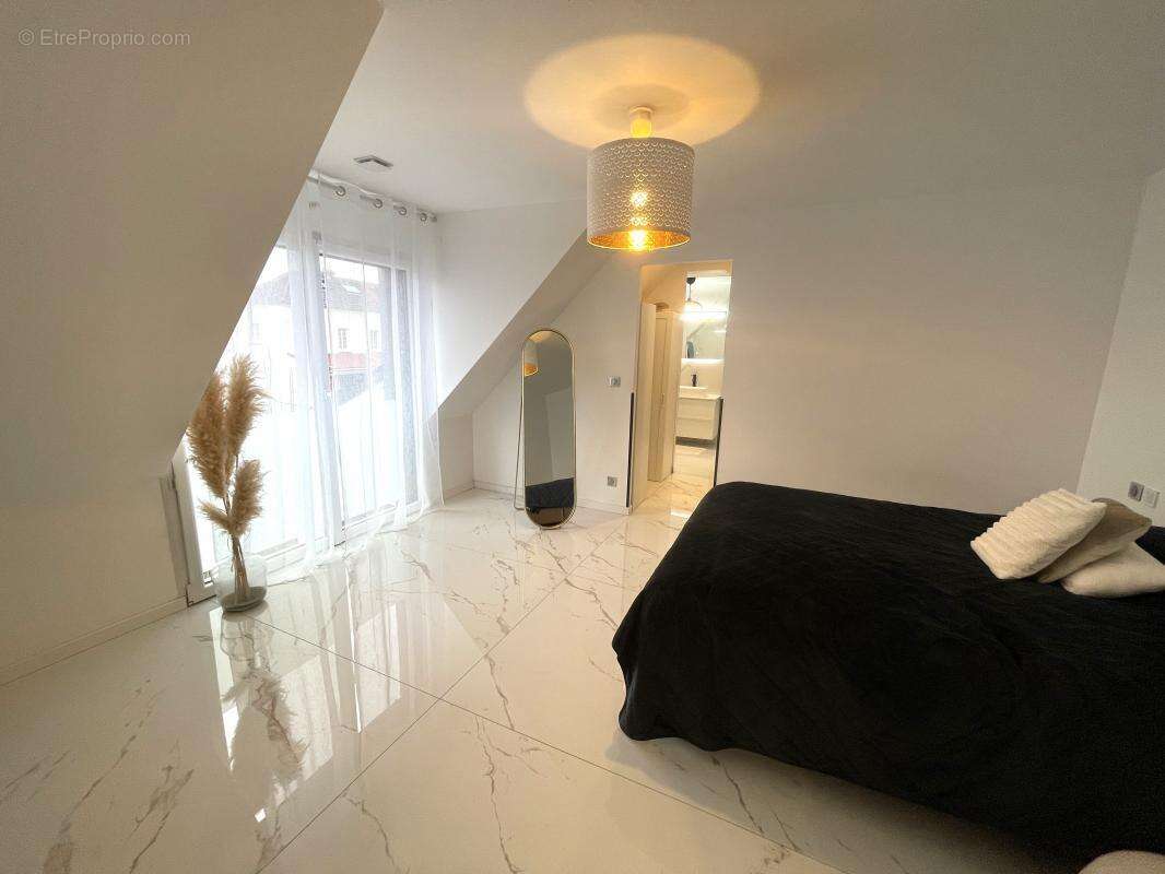 Maison à ROSNY-SUR-SEINE