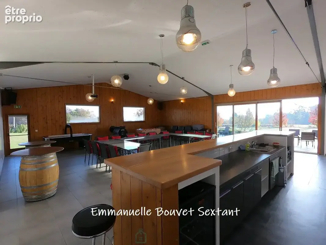 Superbe domaine touristique, 3 ha, 5 chalets bois, salle de réception, maison d'habitation, piscine, divers dépendances - photo 2