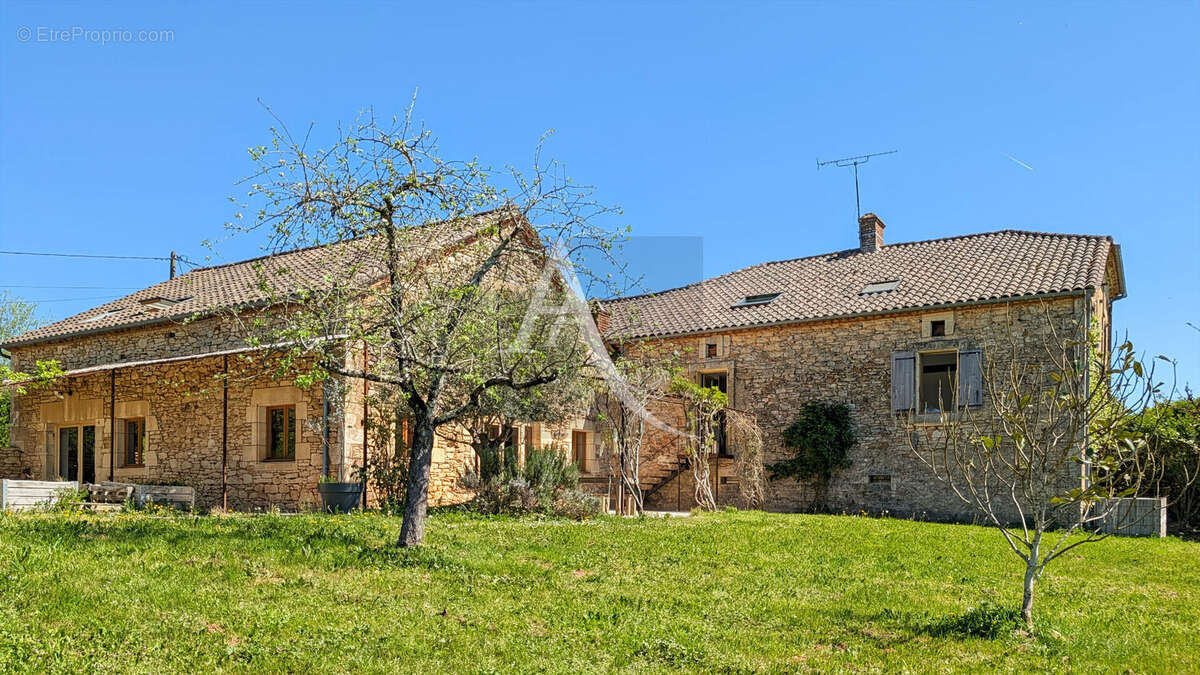 Maison à CUZORN