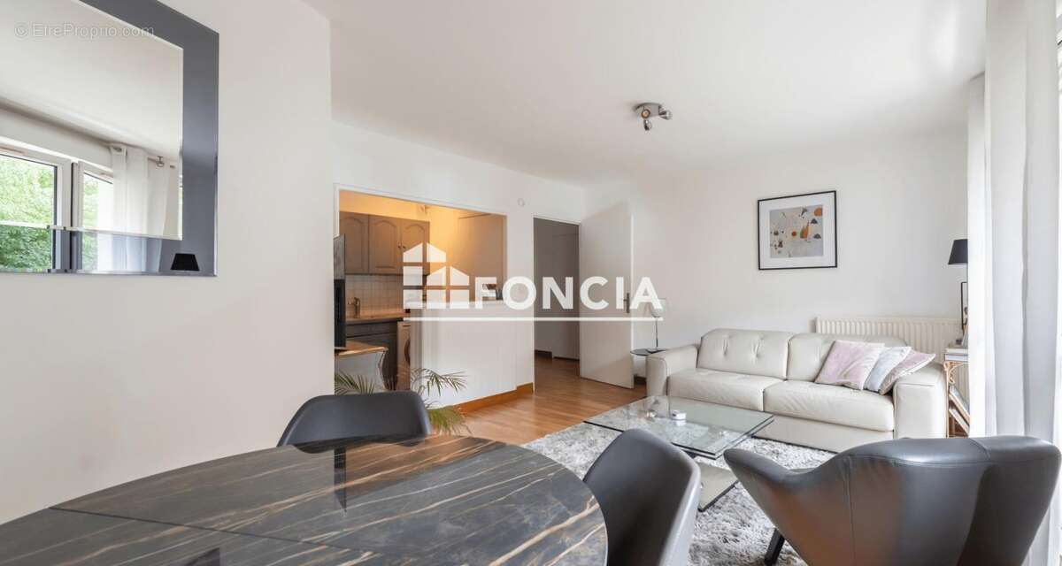 Appartement à FRESNES
