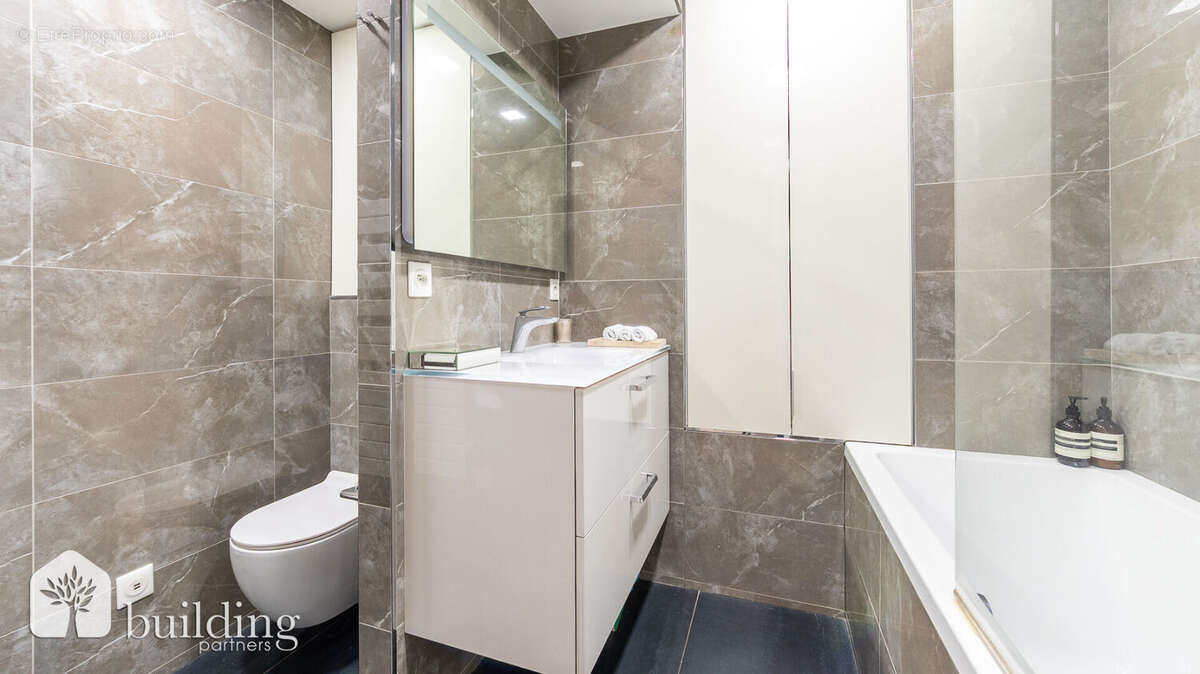 Appartement à PARIS-17E