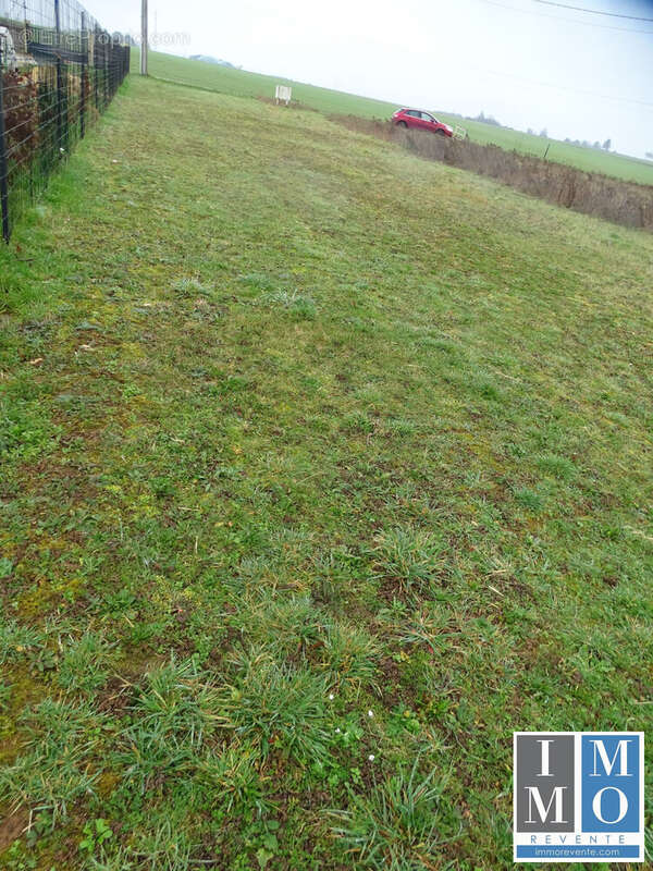 Terrain à DUN-SUR-AURON