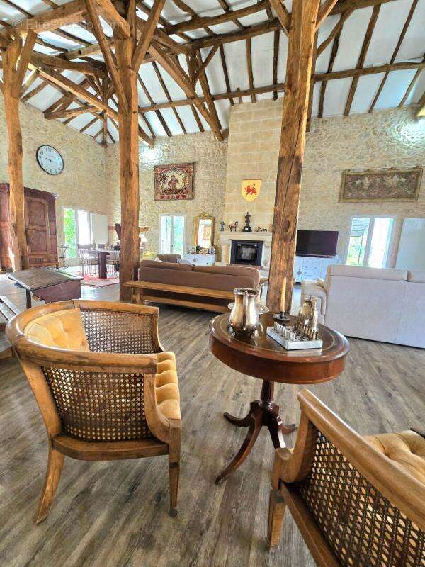 Maison à SAINT-ANTOINE-DU-QUEYRET