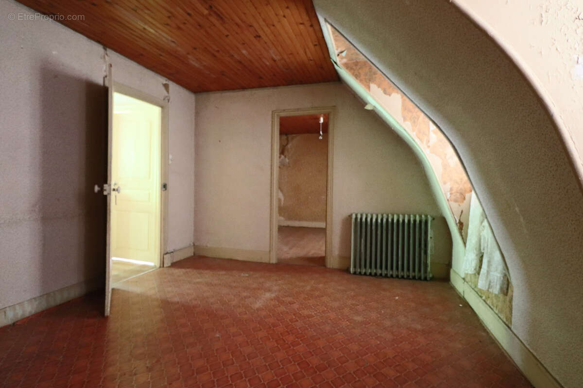 Maison à SAINT-SAUVES-D&#039;AUVERGNE