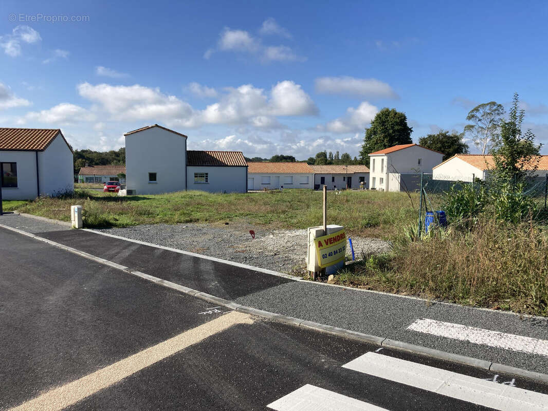 Terrain à CORCOUE-SUR-LOGNE