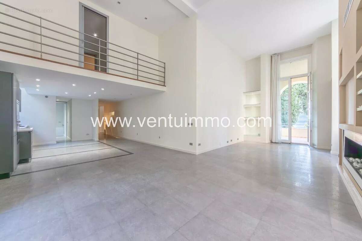 Appartement à ROQUEBRUNE-CAP-MARTIN
