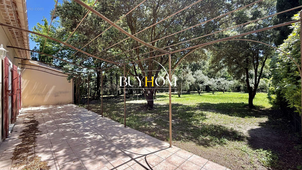 Maison à L&#039;ISLE-SUR-LA-SORGUE