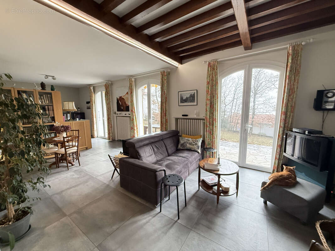 Maison à DAVEZIEUX