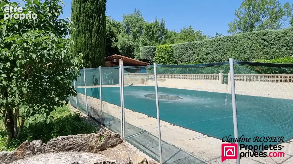 Besse Sur Issole Propriété 9 pièce(s) 237 m2 piscine terrain clos - photo 5