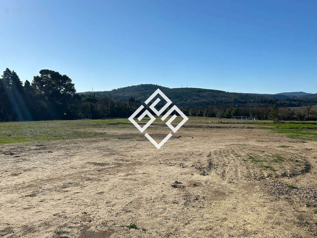 Terrain à PORTEL-DES-CORBIERES