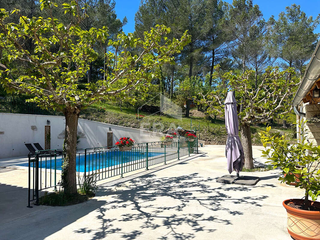 Maison à SIMIANE-COLLONGUE