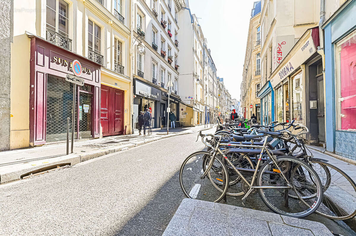 Appartement à PARIS-3E