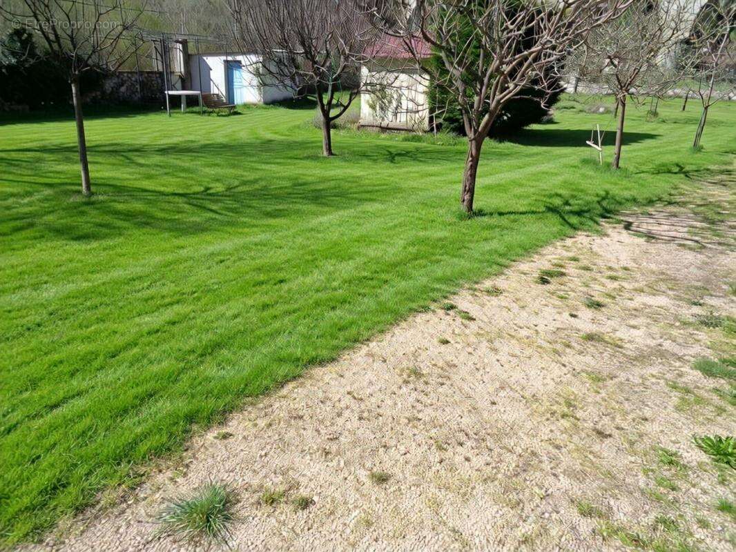Saint Bonnet Laval(48), maison de 200 m2, 6 chambres avec 1866 m2 de terrain - photo 15
