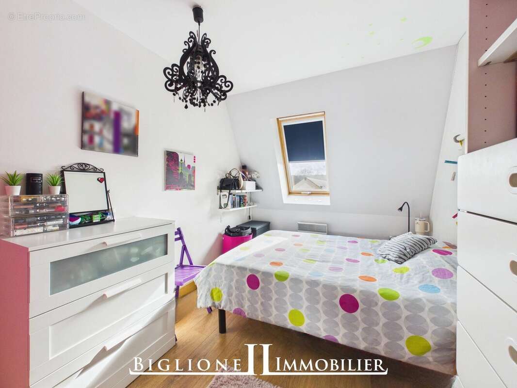 Appartement à VAUJOURS
